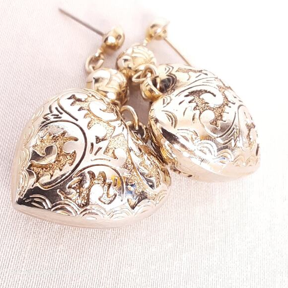 Orante Hollow Heart Dangling Earrings Gold Tone Floral Pattern - Picture 7 of 9